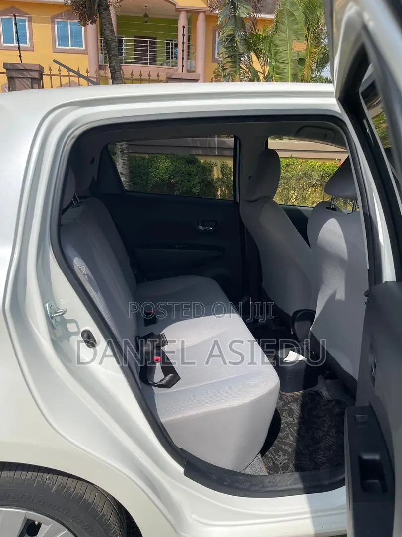 Toyota Vitz 1.3 AWD 5dr 2013 White