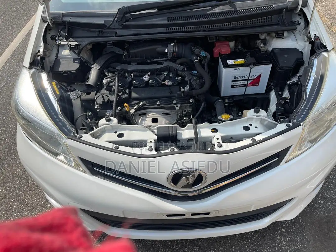 Toyota Vitz 1.3 AWD 5dr 2013 White