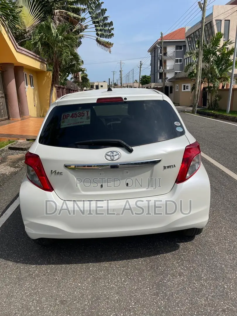 Toyota Vitz 1.3 AWD 5dr 2013 White