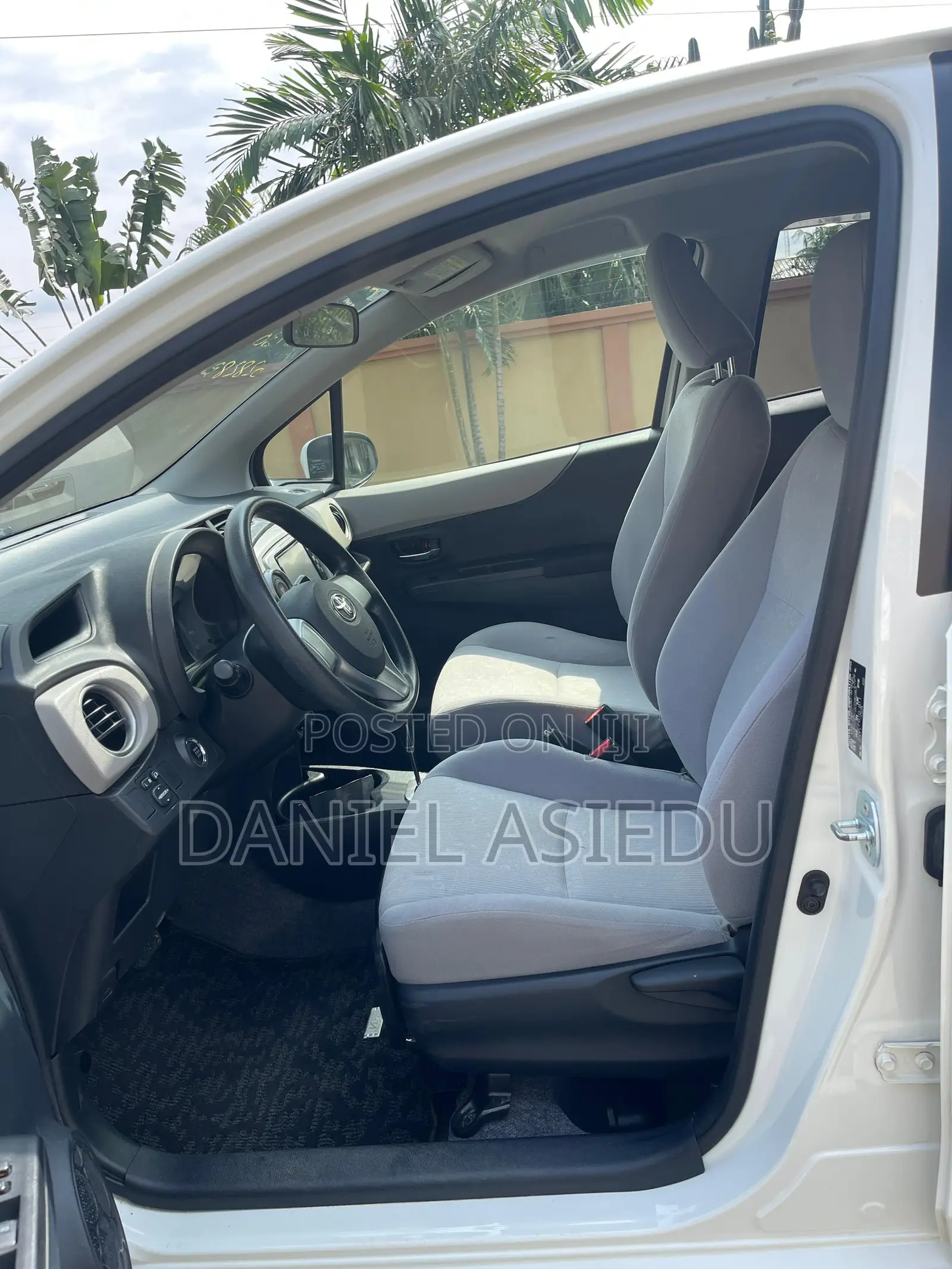 Toyota Vitz 1.3 AWD 5dr 2013 White