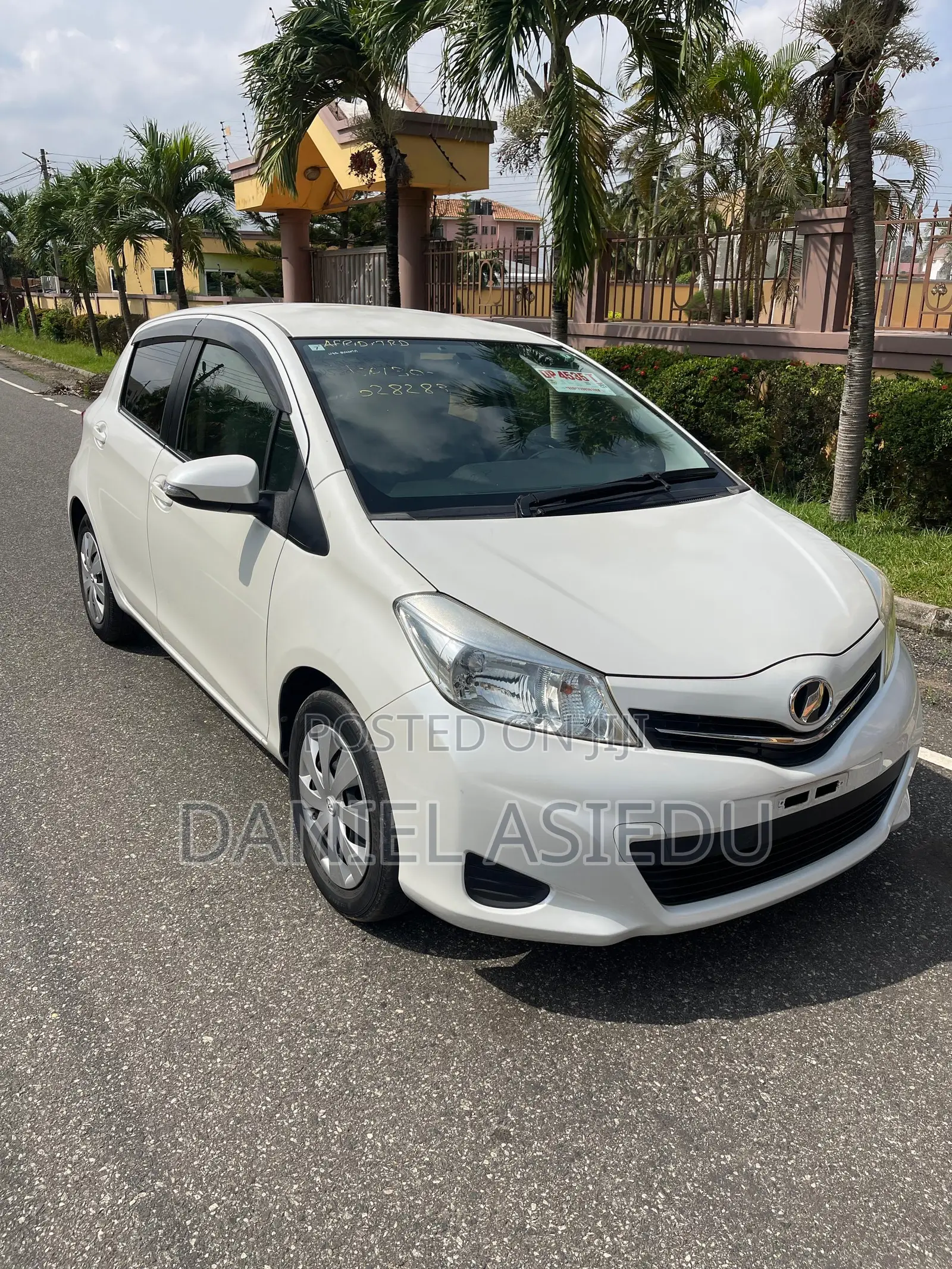 Toyota Vitz 1.3 AWD 5dr 2013 White