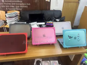 Macbook Hard Shell With Kickstand