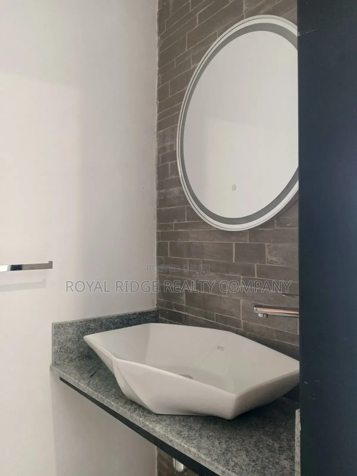 2bdrm Apartment in Tseaddo Roundabout, Accra Metropolitan for rent
