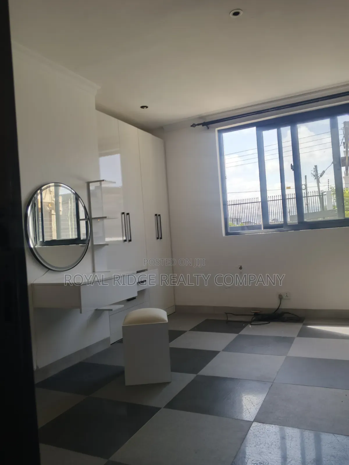 2bdrm Apartment in Tseaddo Roundabout, Accra Metropolitan for rent