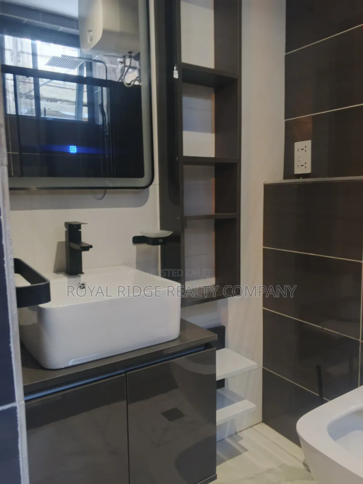 2bdrm Apartment in Tseaddo Roundabout, Accra Metropolitan for rent