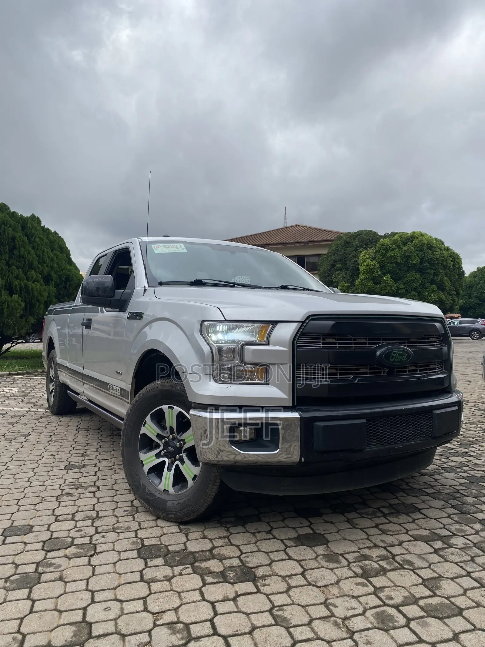 Ford F-150 XLT 4dr SuperCrew 6.5 ft. SB (2.7L 6cyl Turbo 6A) 2015 Gray