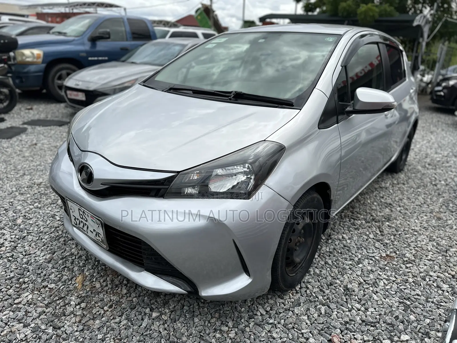 Toyota Vitz 2015 Silver