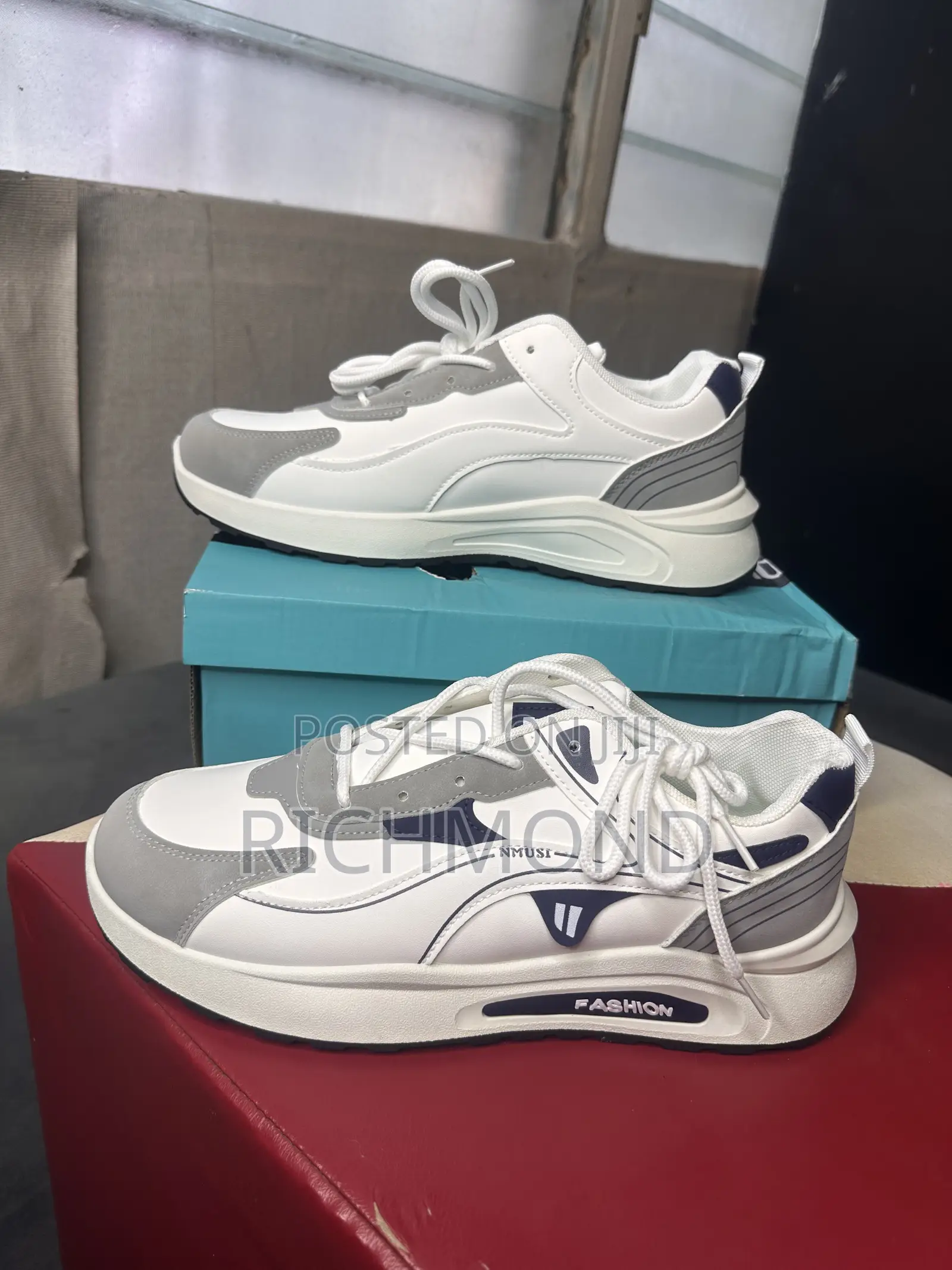 Fashion/Shoe