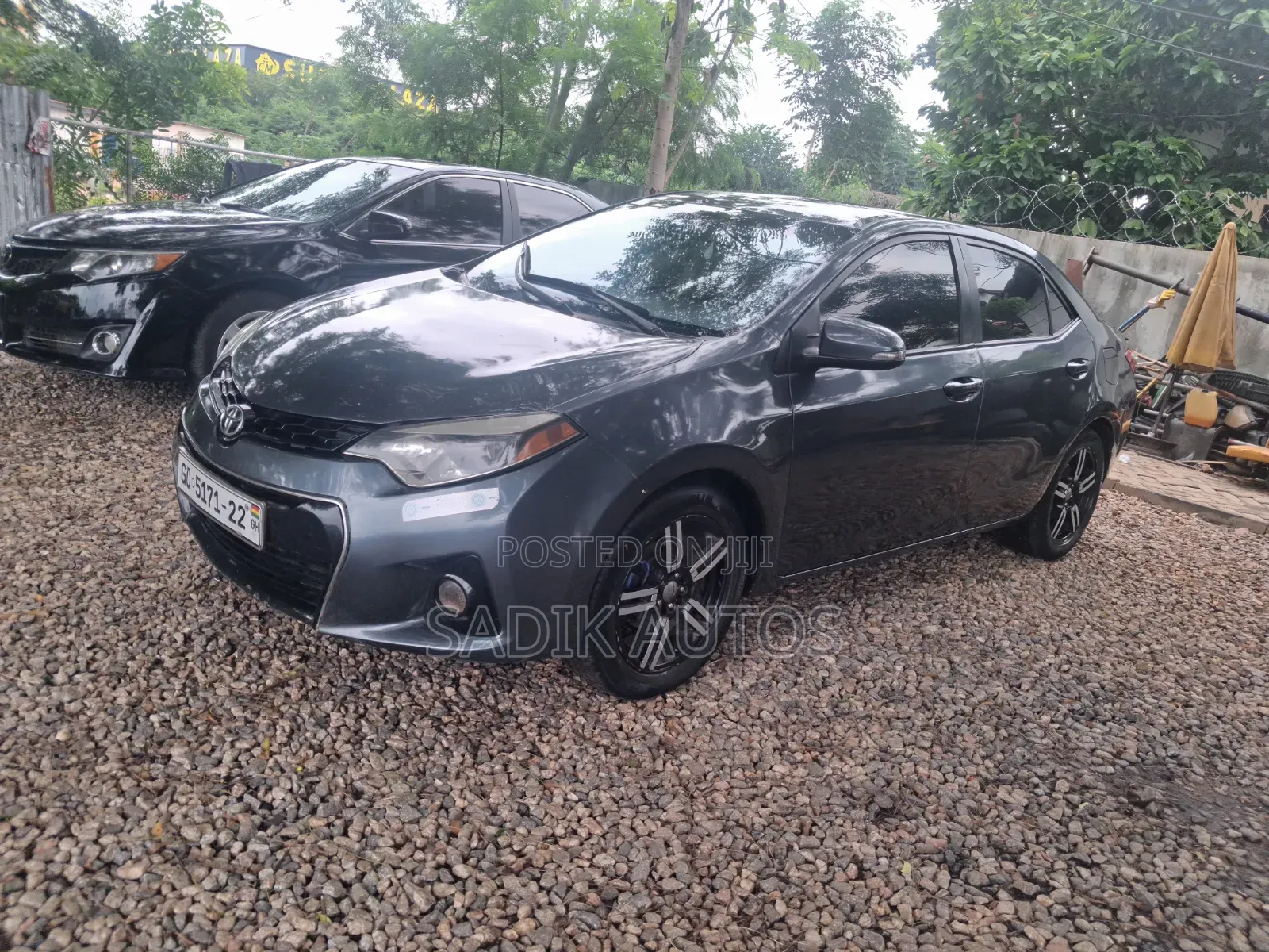Toyota Corolla LE Plus 4dr Sedan (1.8L 4cyl CVT) 2015 Gray