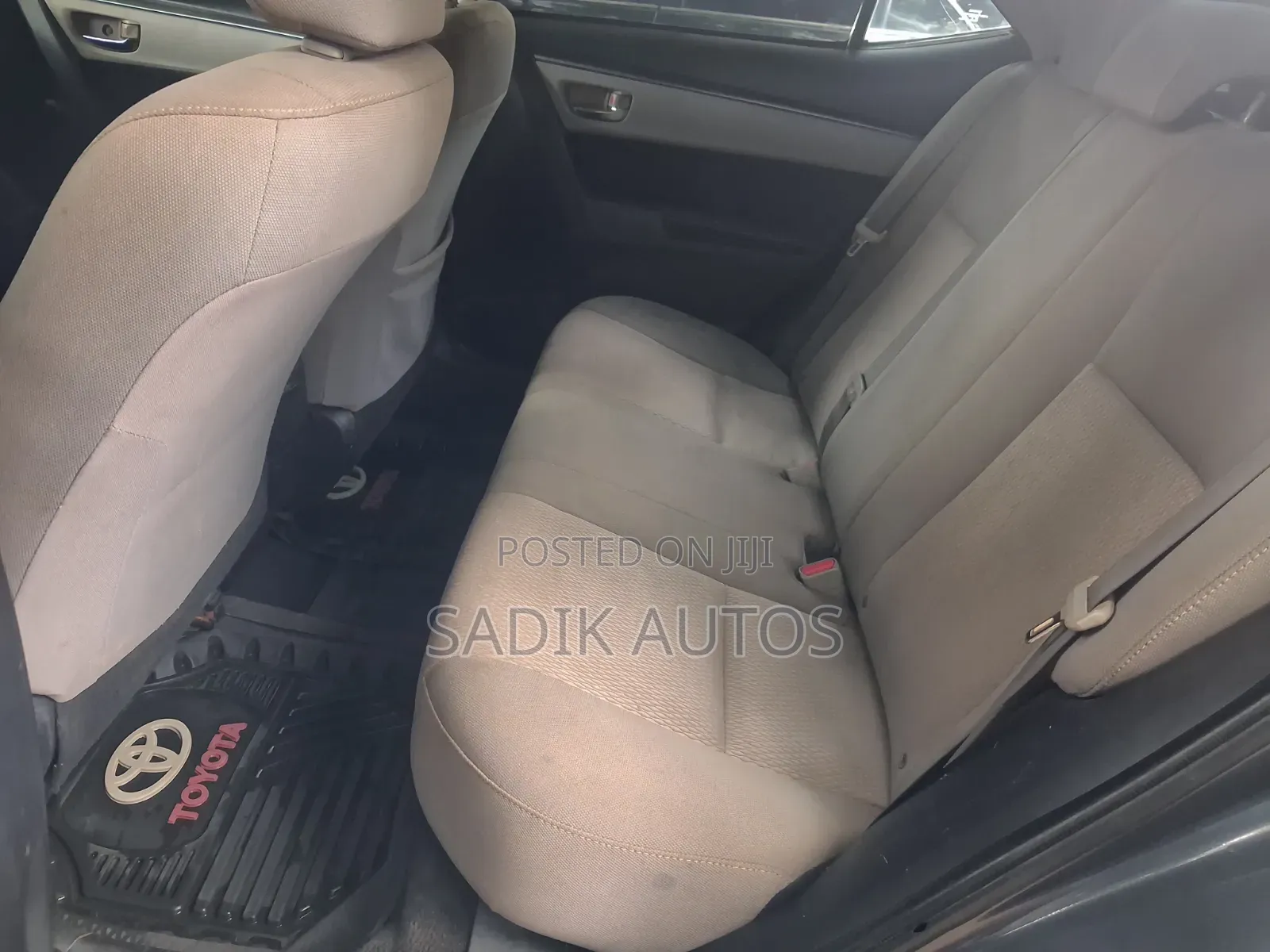 Toyota Corolla LE Plus 4dr Sedan (1.8L 4cyl CVT) 2015 Gray