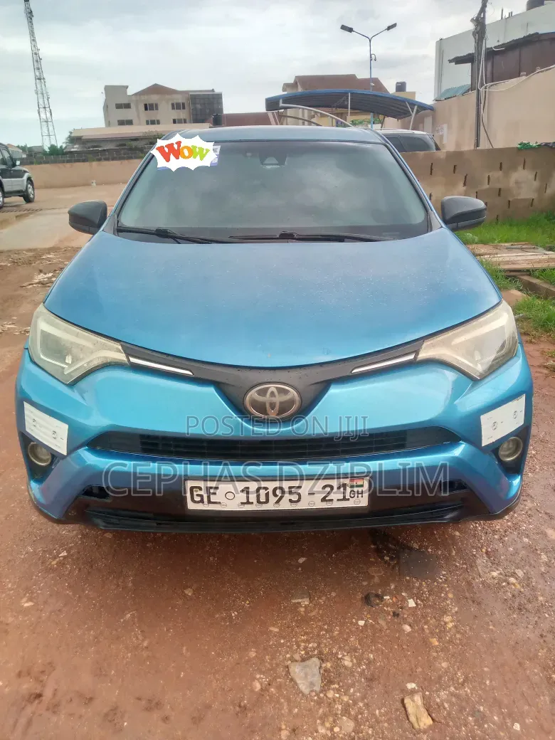 Toyota RAV4 LE 4dr SUV (2.5L 4cyl 6A) 2018 Blue