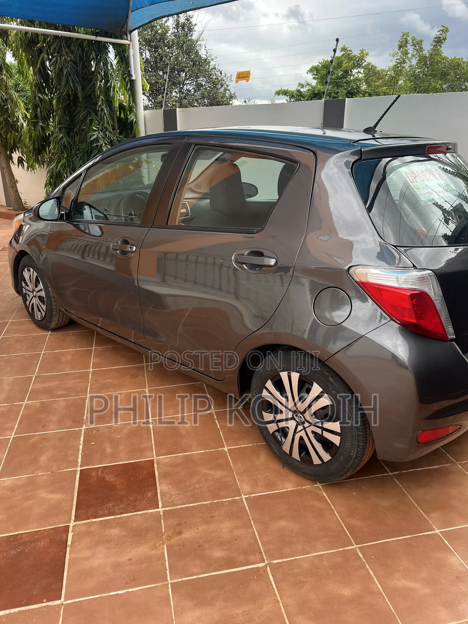 Toyota Yaris LE Hatchback 3dr 2014 Gray
