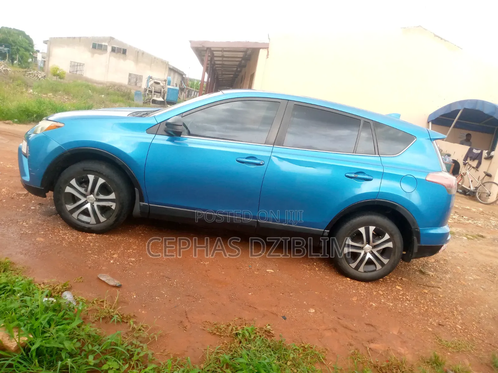 Toyota RAV4 LE 4dr SUV (2.5L 4cyl 6A) 2018 Blue