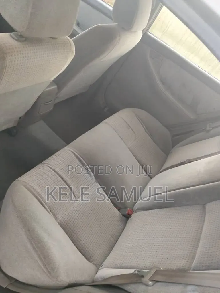 Toyota Corolla L 4-Speed Automatic 2013 Silver