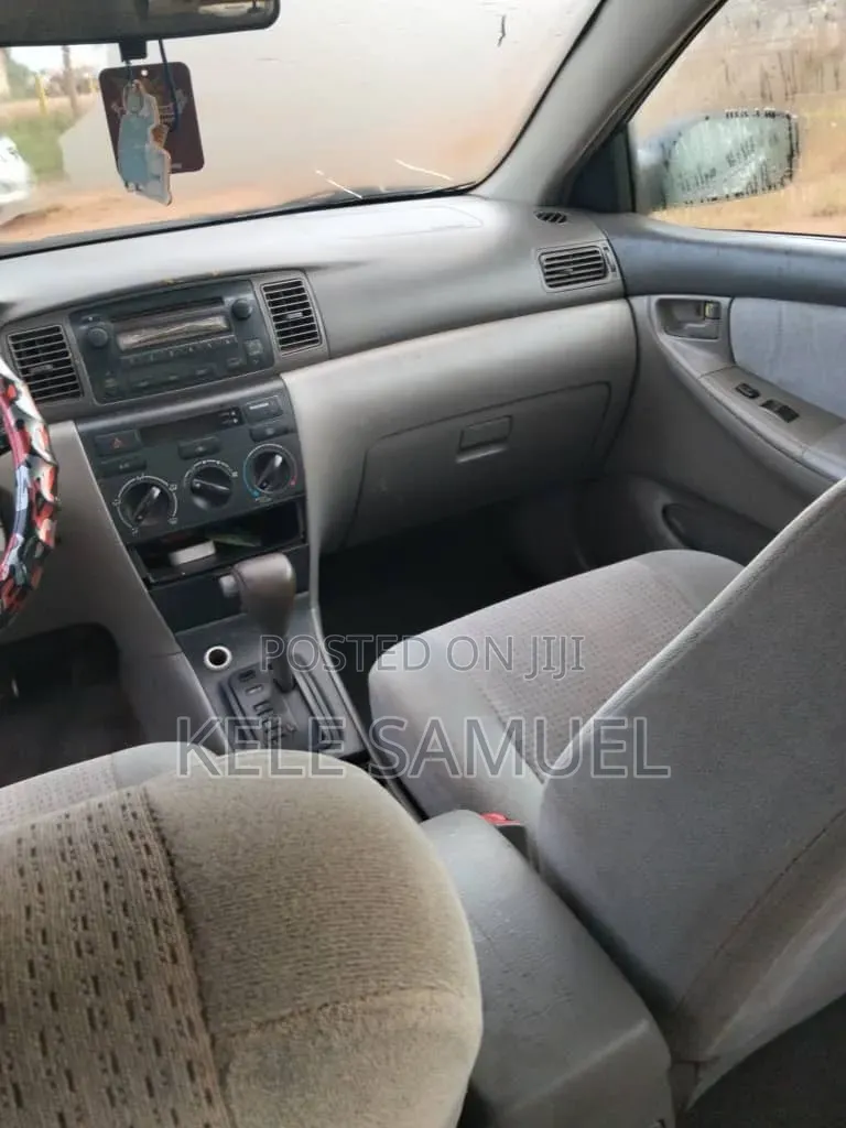 Toyota Corolla L 4-Speed Automatic 2013 Silver