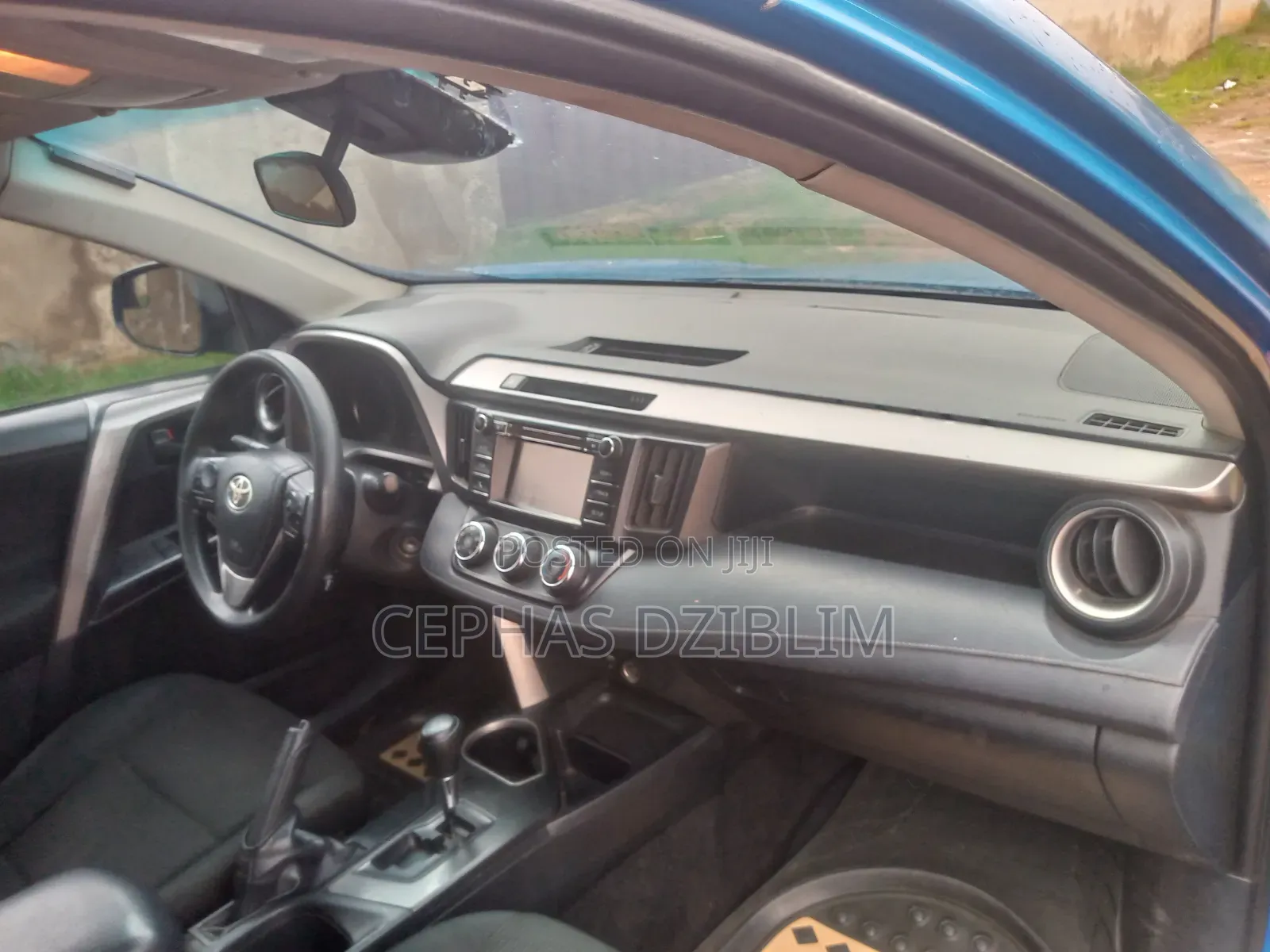 Toyota RAV4 LE 4dr SUV (2.5L 4cyl 6A) 2018 Blue
