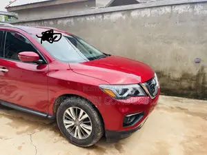 Nissan Pathfinder SV 4x4 2018 Red