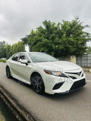 Toyota Camry LE (2.5L 4cyl 8A) 2019 White