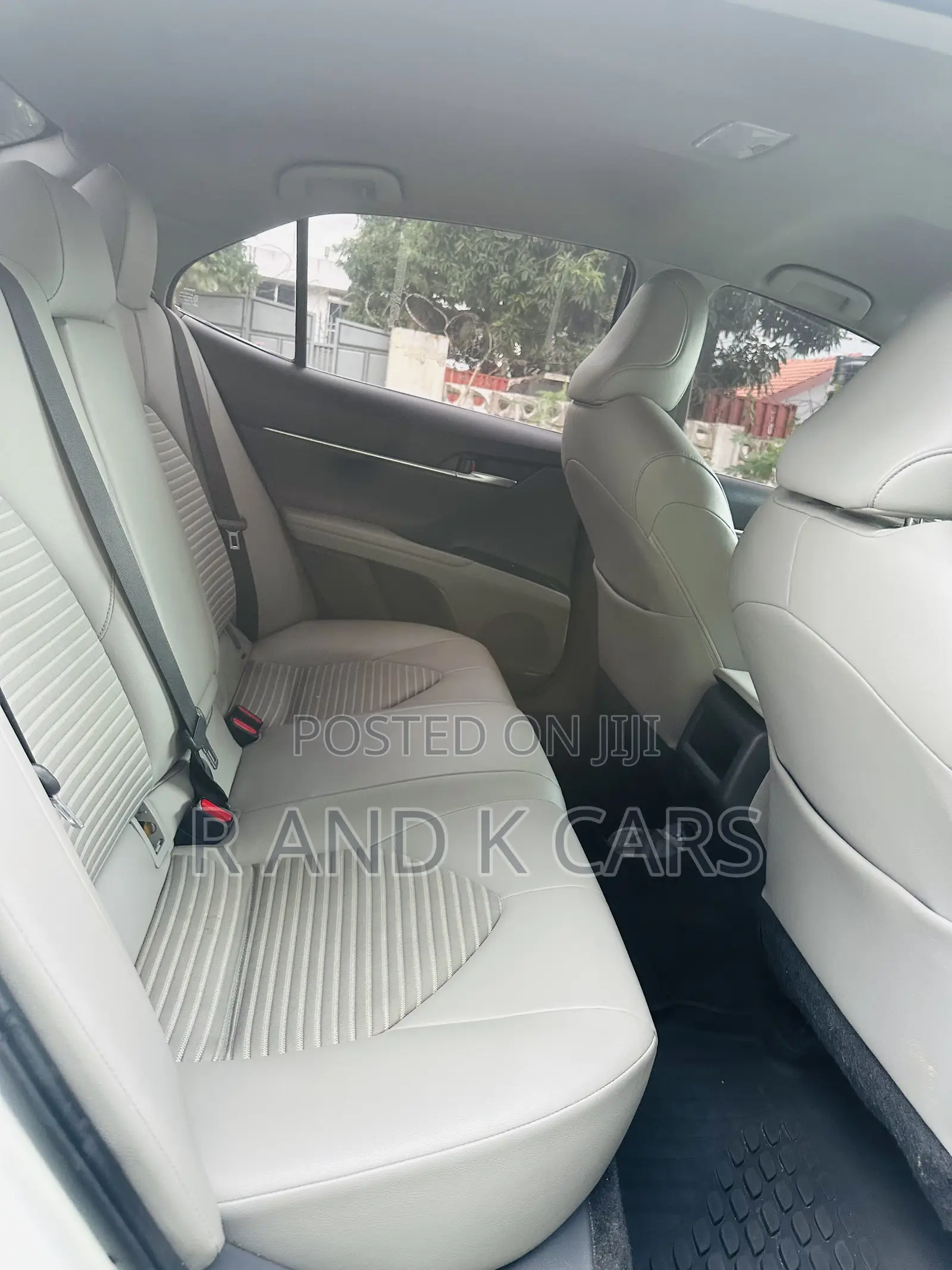 Toyota Camry LE (2.5L 4cyl 8A) 2019 White