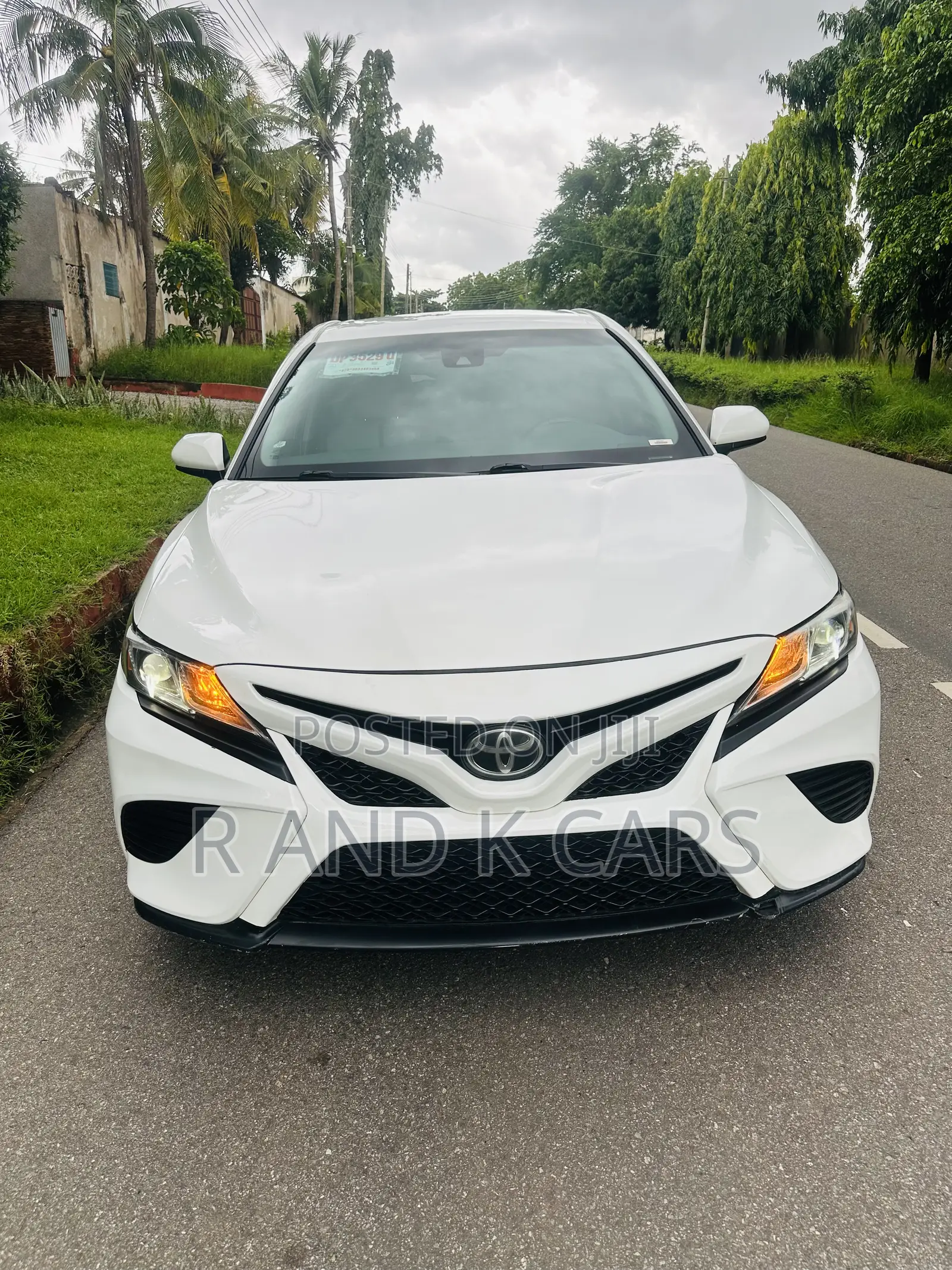 Toyota Camry LE (2.5L 4cyl 8A) 2019 White
