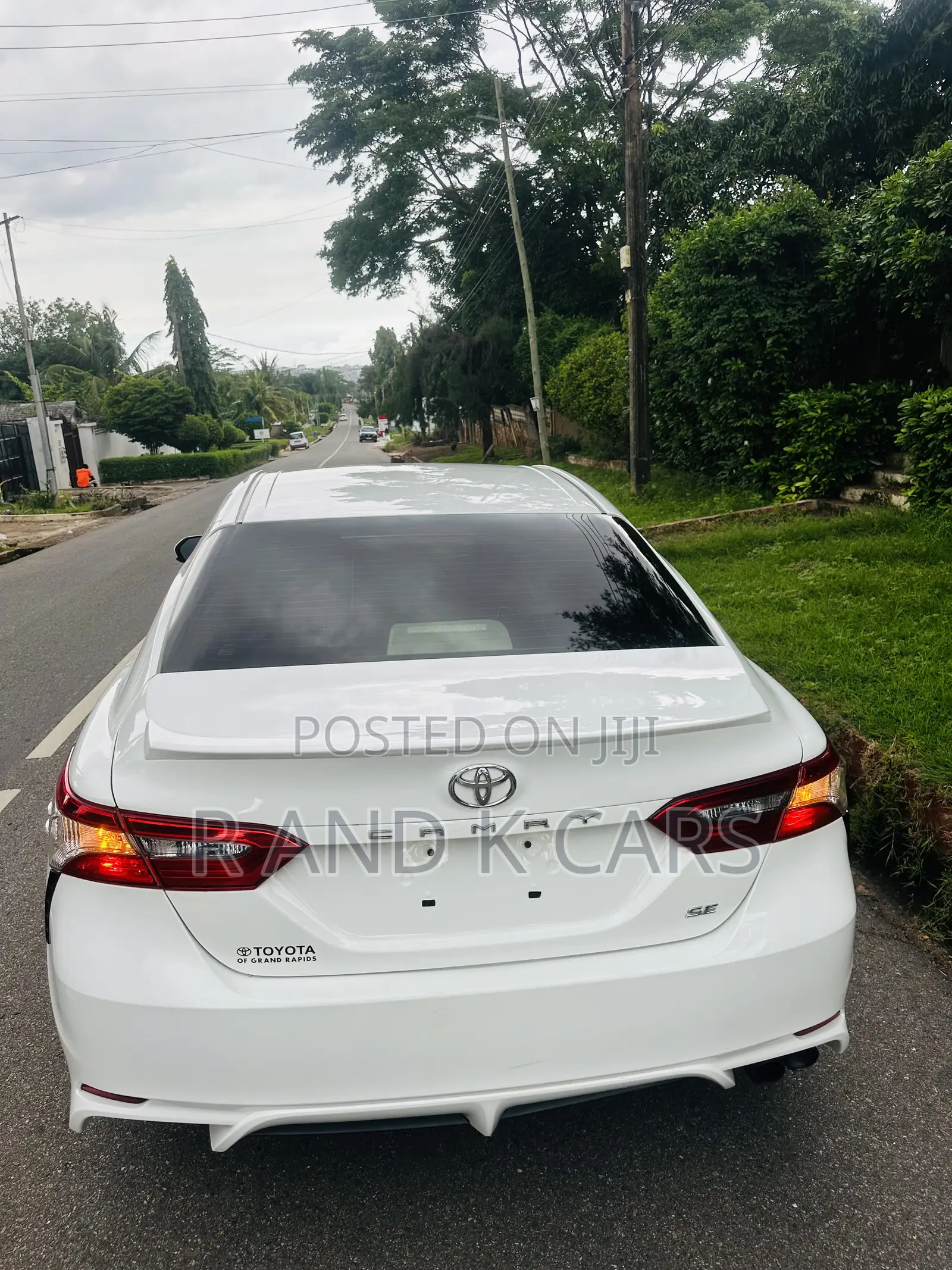 Toyota Camry LE (2.5L 4cyl 8A) 2019 White