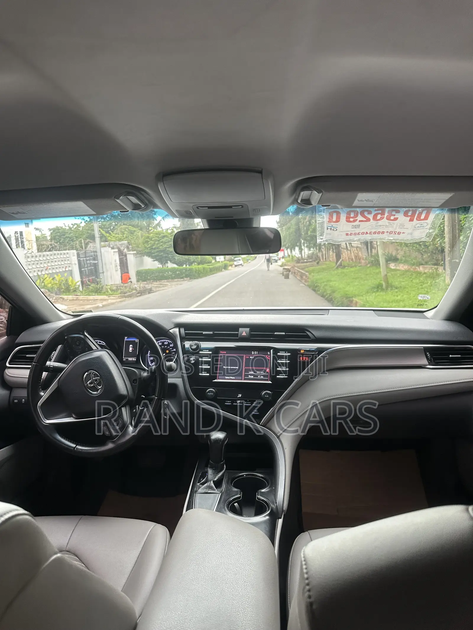 Toyota Camry LE (2.5L 4cyl 8A) 2019 White