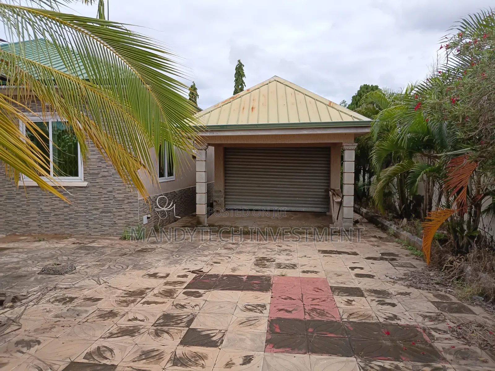 4bdrm Duplex in Community 25 for sale