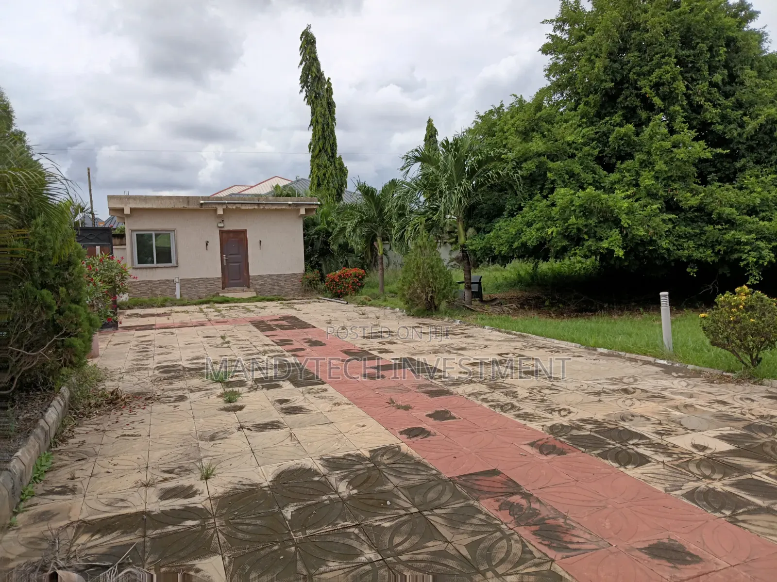 4bdrm Duplex in Community 25 for sale