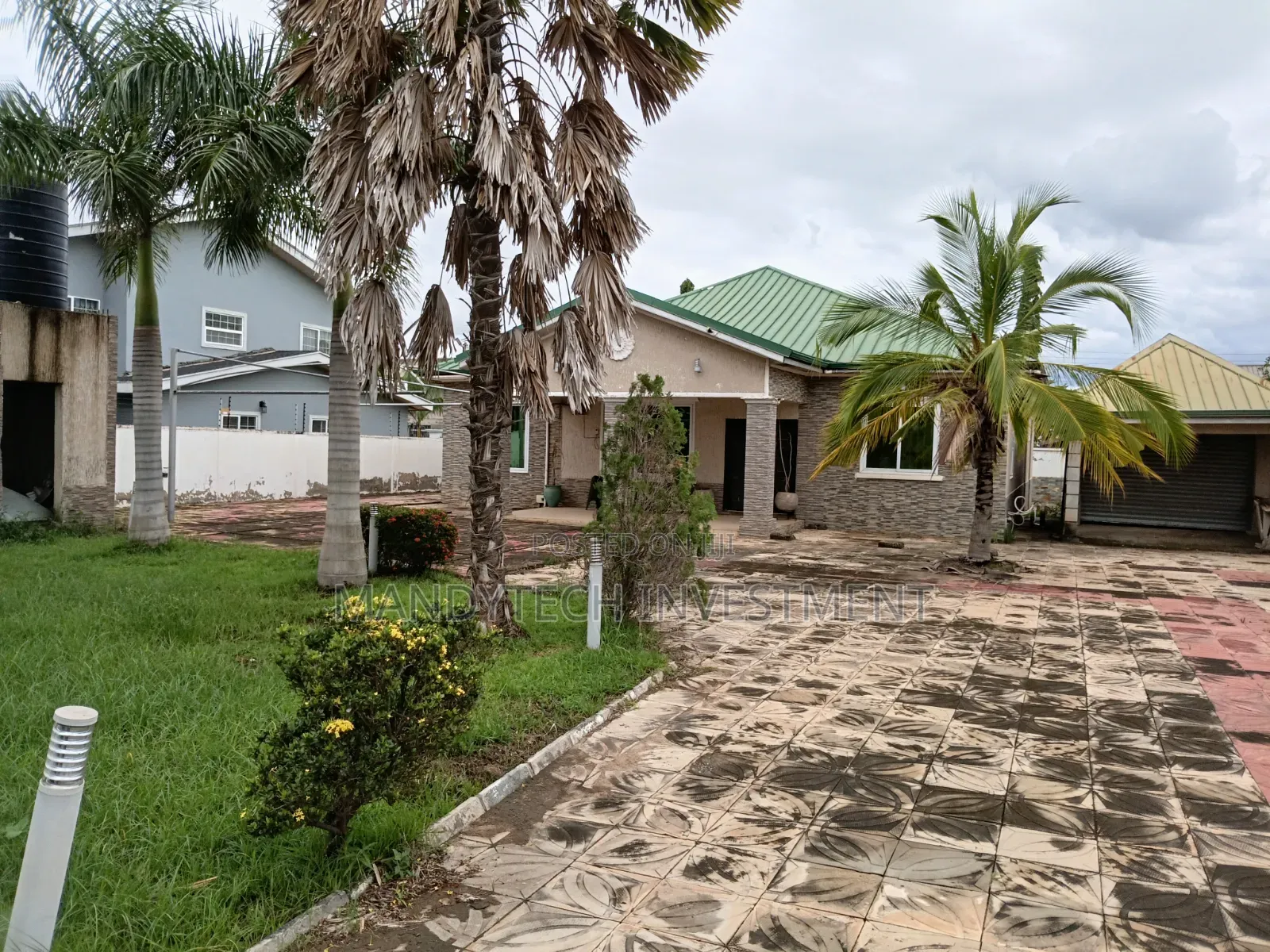 4bdrm Duplex in Community 25 for sale
