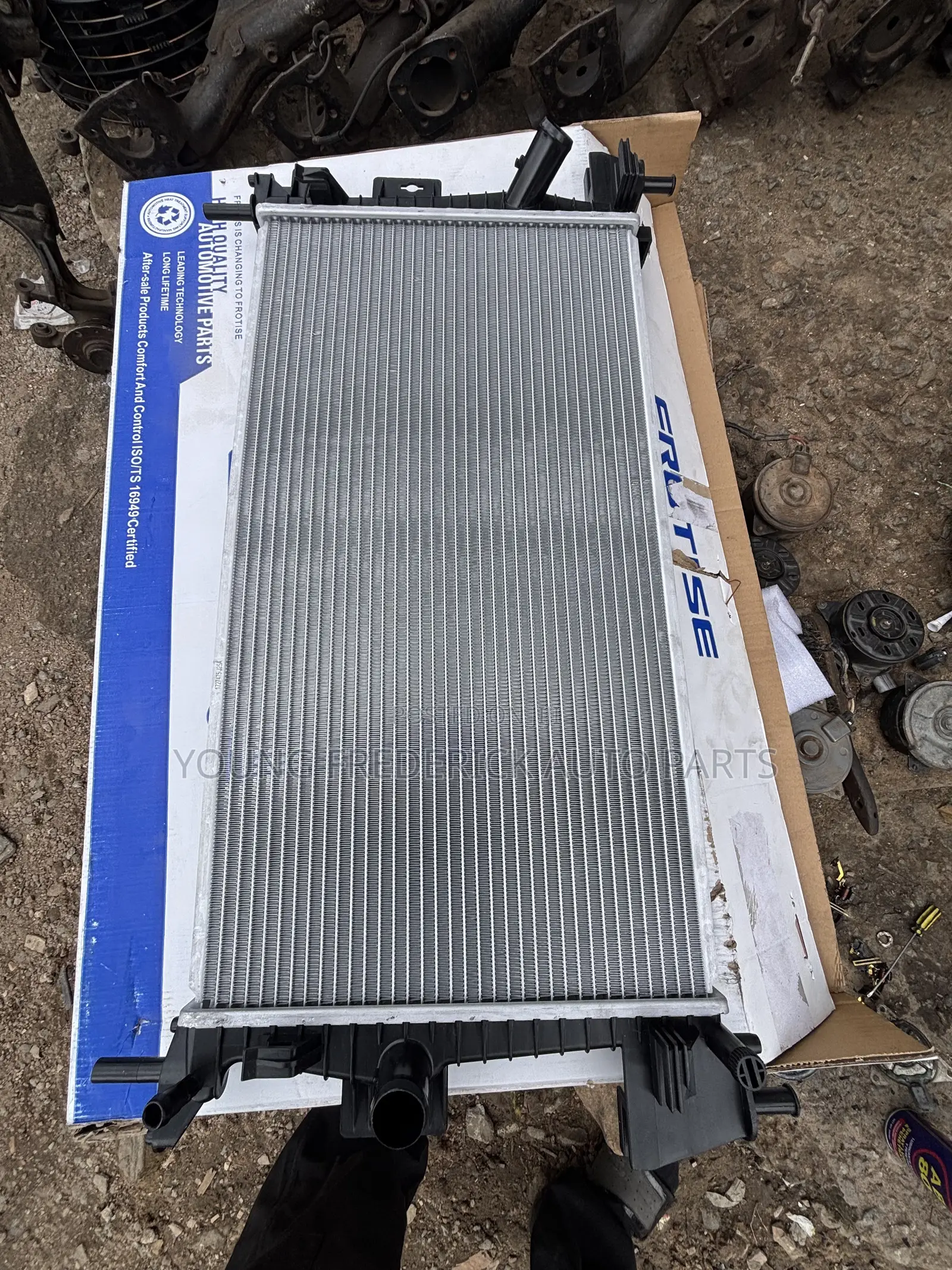 Ford Focus 2012 2013 2014 Radiator/Tank