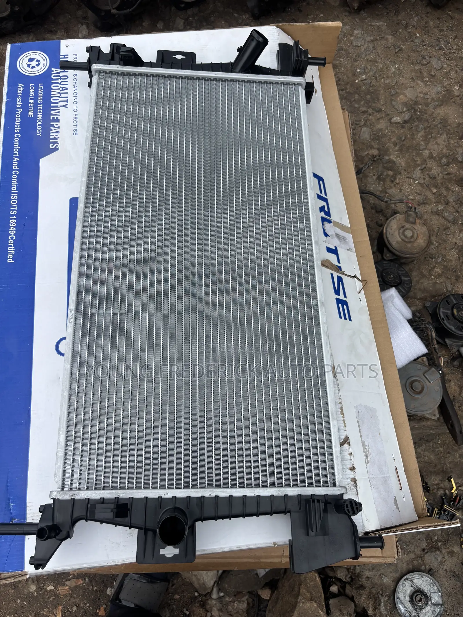 Ford Focus 2012 2013 2014 Radiator/Tank