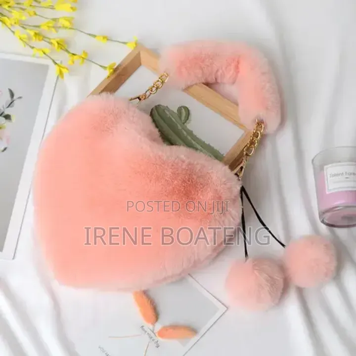 Classy Luxury Heart Shaped Fluffy Handbag