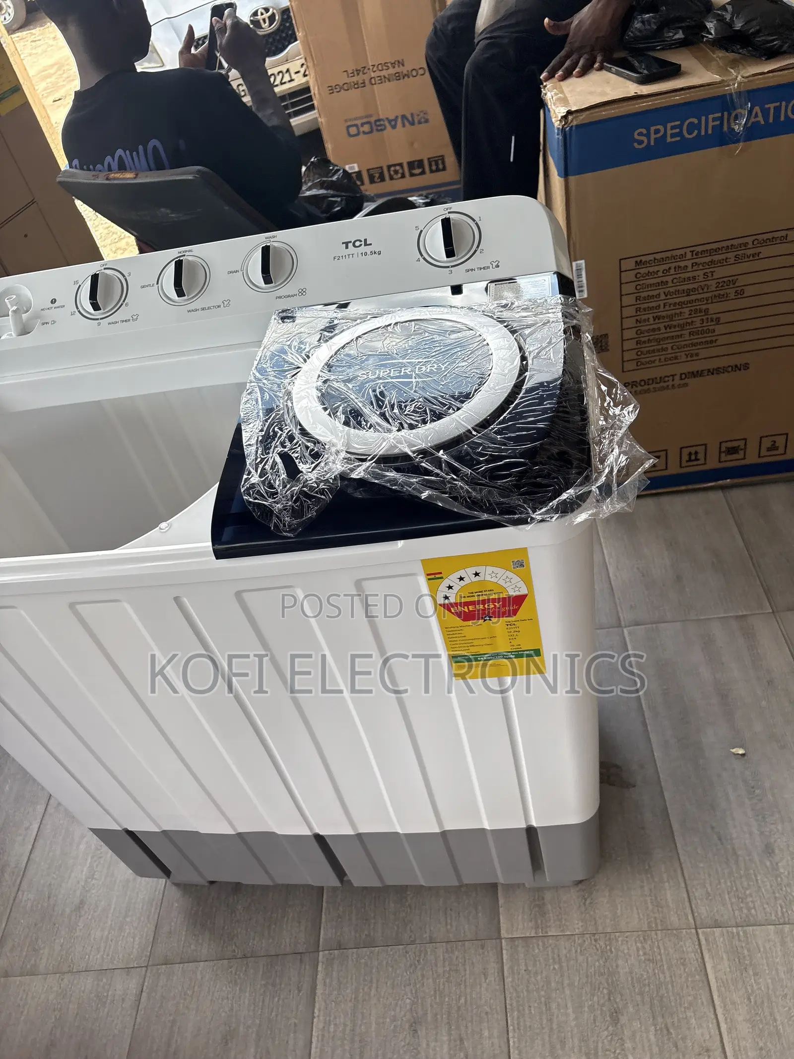 An Easy to Empty Water TCL 10.5 Twin Tub Washing Machine