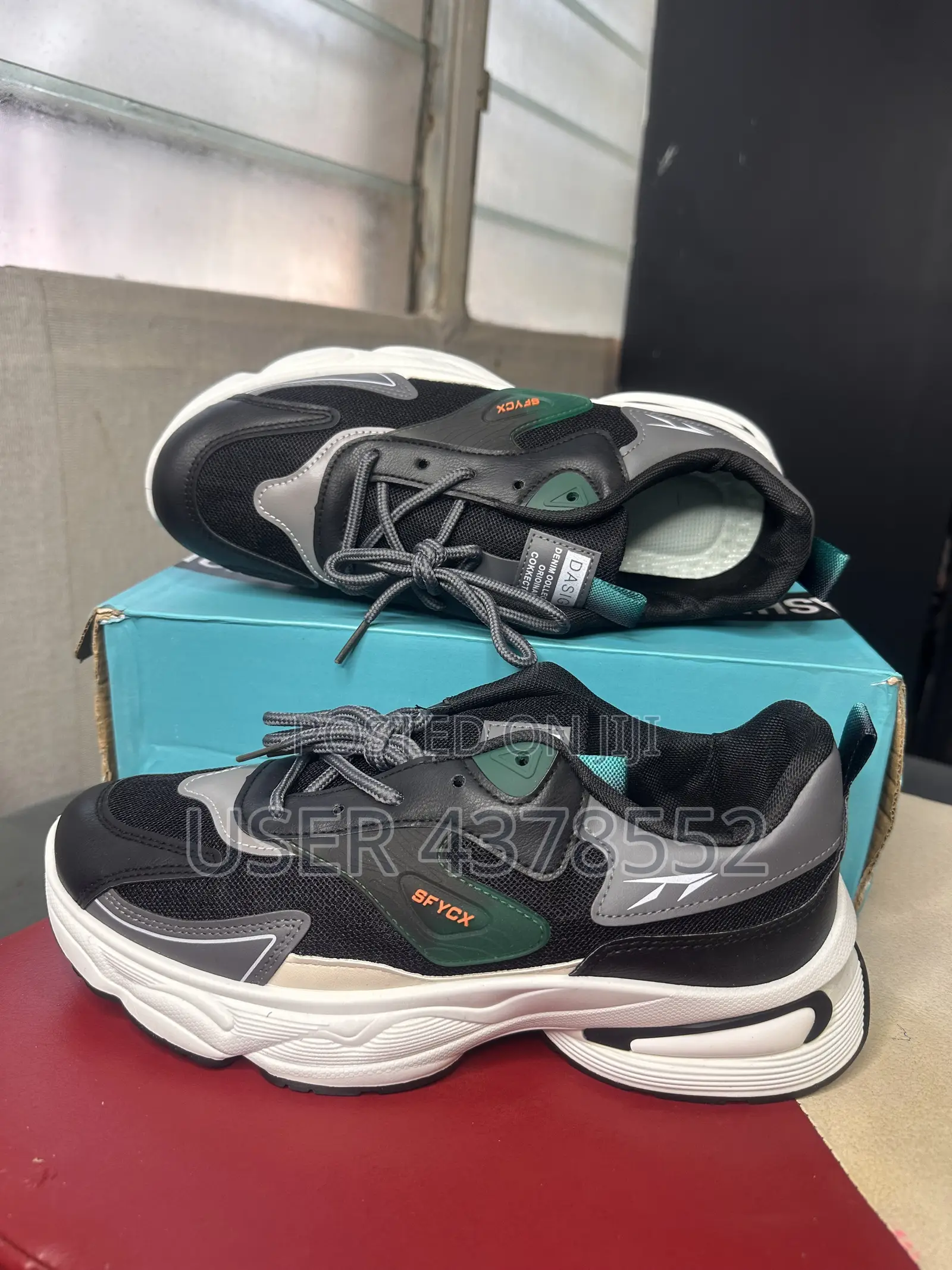 Top Casual Sneakers 11