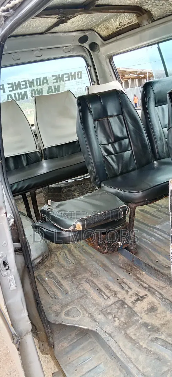 Hyundai H-100 2000 Silver