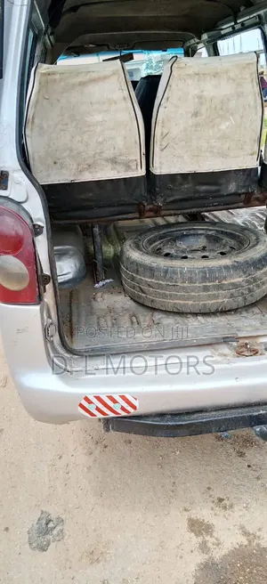 Hyundai H-100 2000 Silver