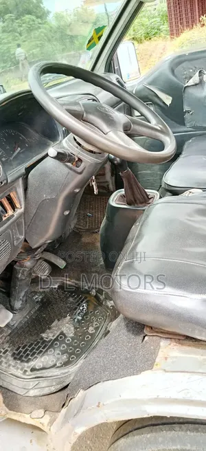 Hyundai H-100 2000 Silver