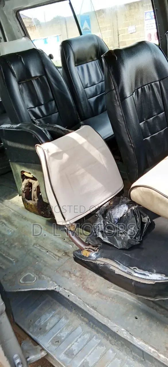 Hyundai H-100 2000 Silver