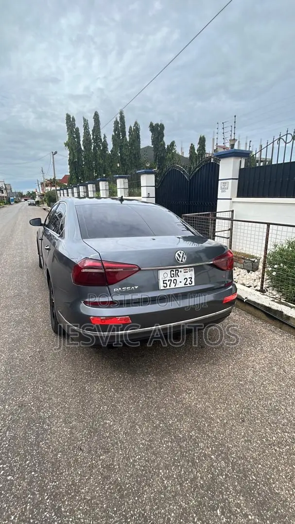 Volkswagen Passat 1.8T S 4dr Sedan (1.8L 4cyl) 2017 Gray