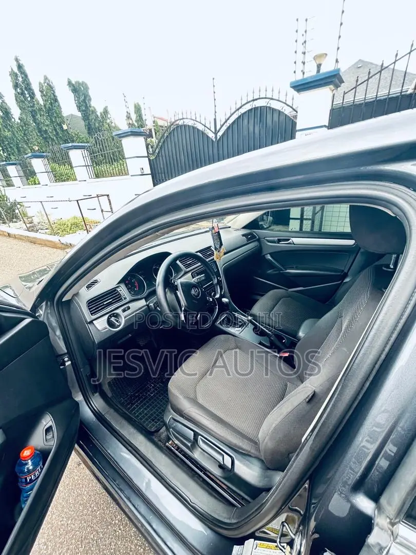Volkswagen Passat 1.8T S 4dr Sedan (1.8L 4cyl) 2017 Gray