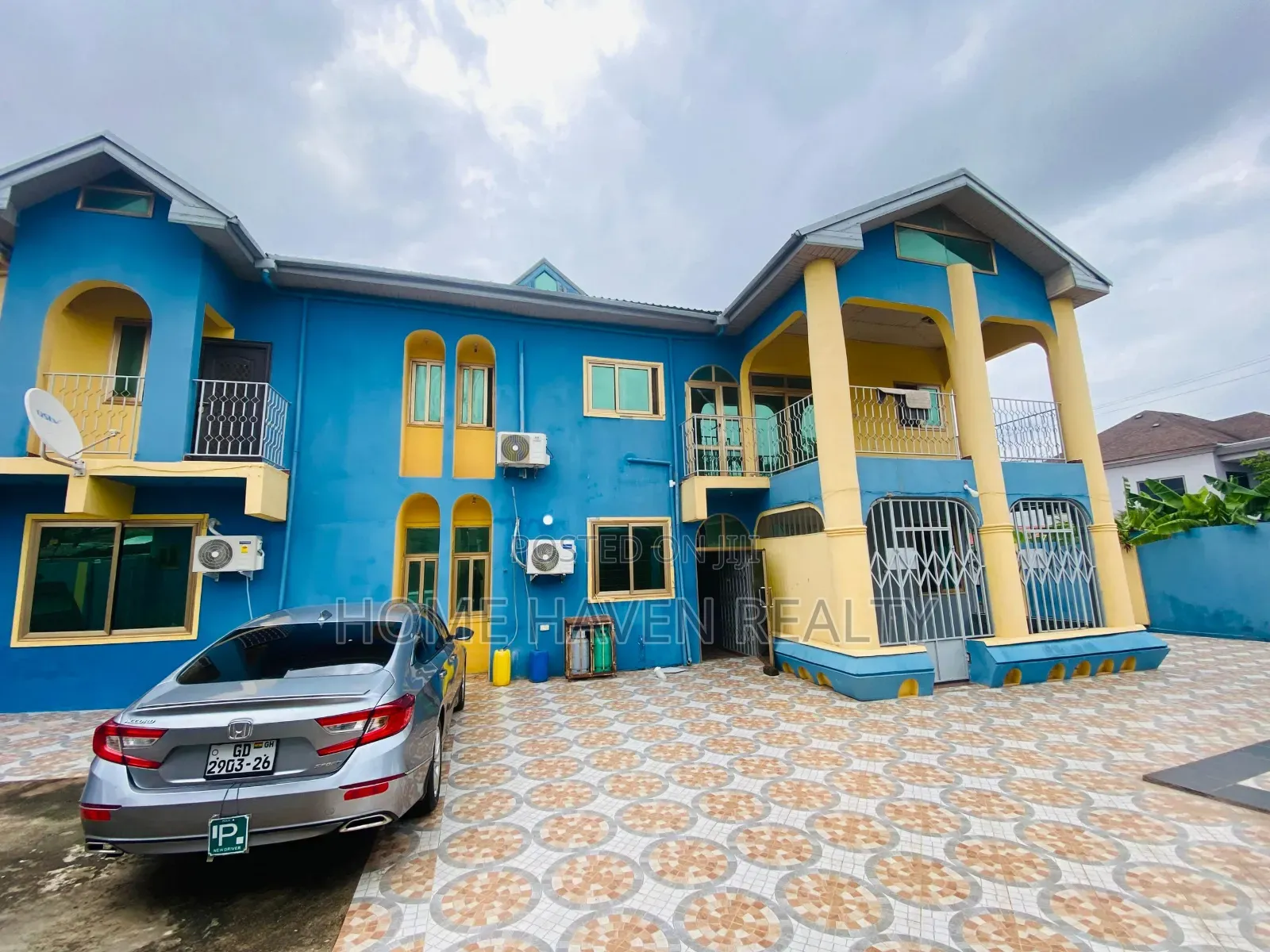 16bdrm Apartment in Westland, Police Station for sale