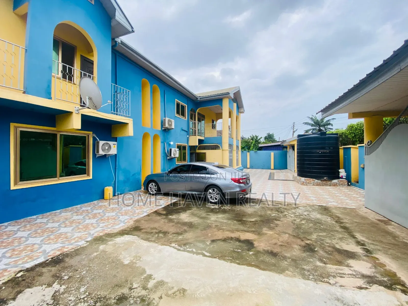 16bdrm Apartment in Westland, Police Station for sale