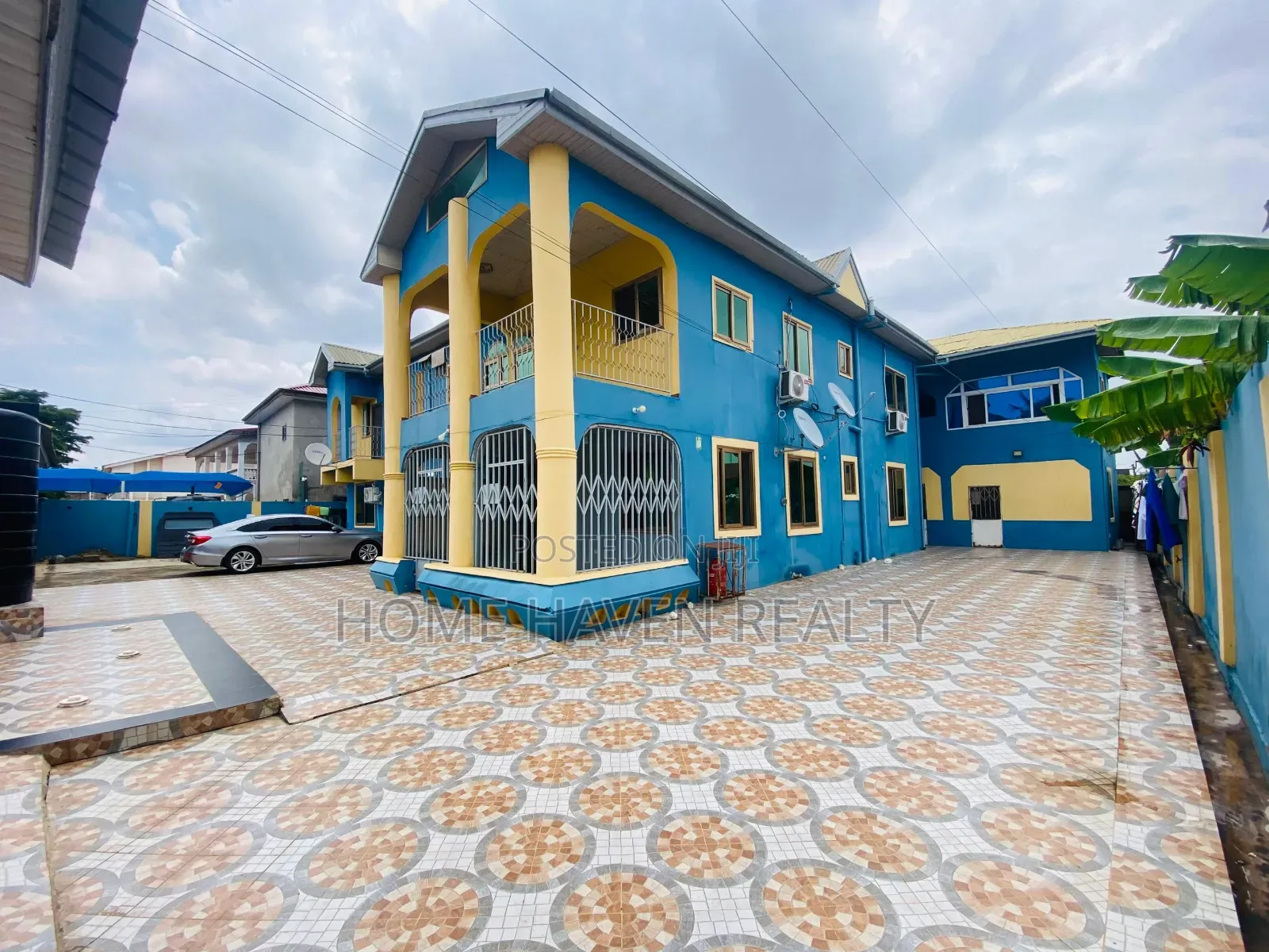 16bdrm Apartment in Westland, Police Station for sale