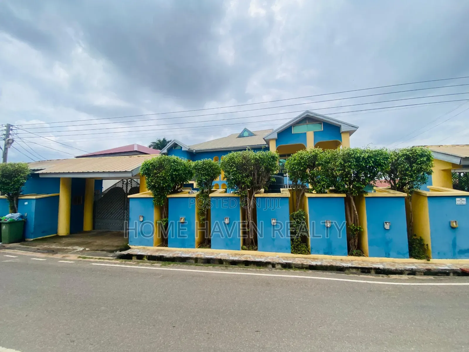 16bdrm Apartment in Westland, Police Station for sale