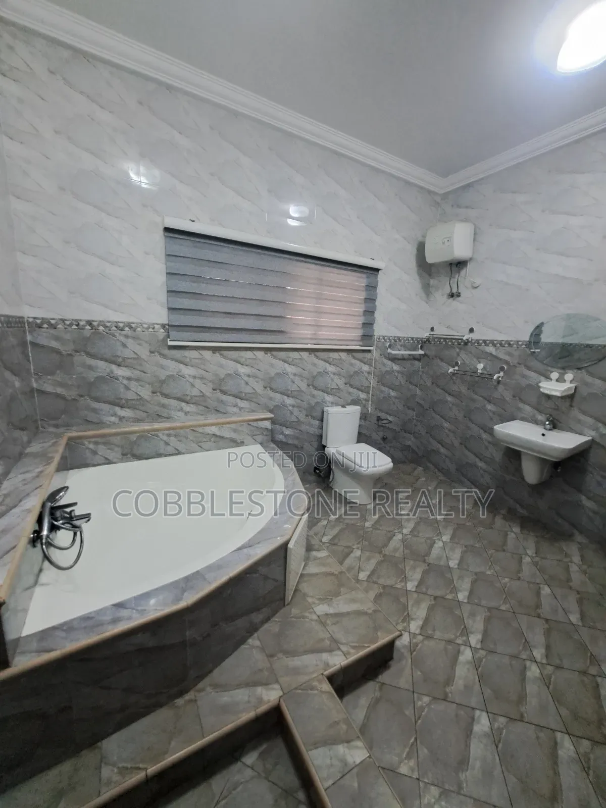 3bdrm House in Teshie for rent