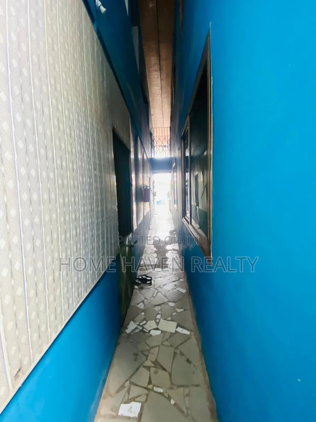16bdrm Apartment in Westland, Police Station for sale