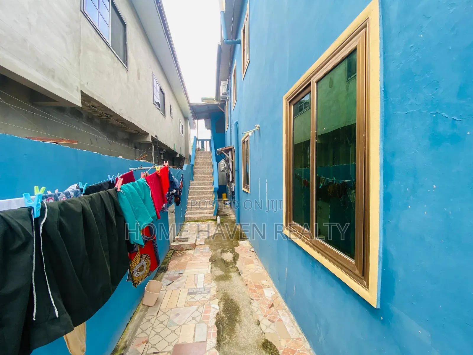 16bdrm Apartment in Westland, Police Station for sale
