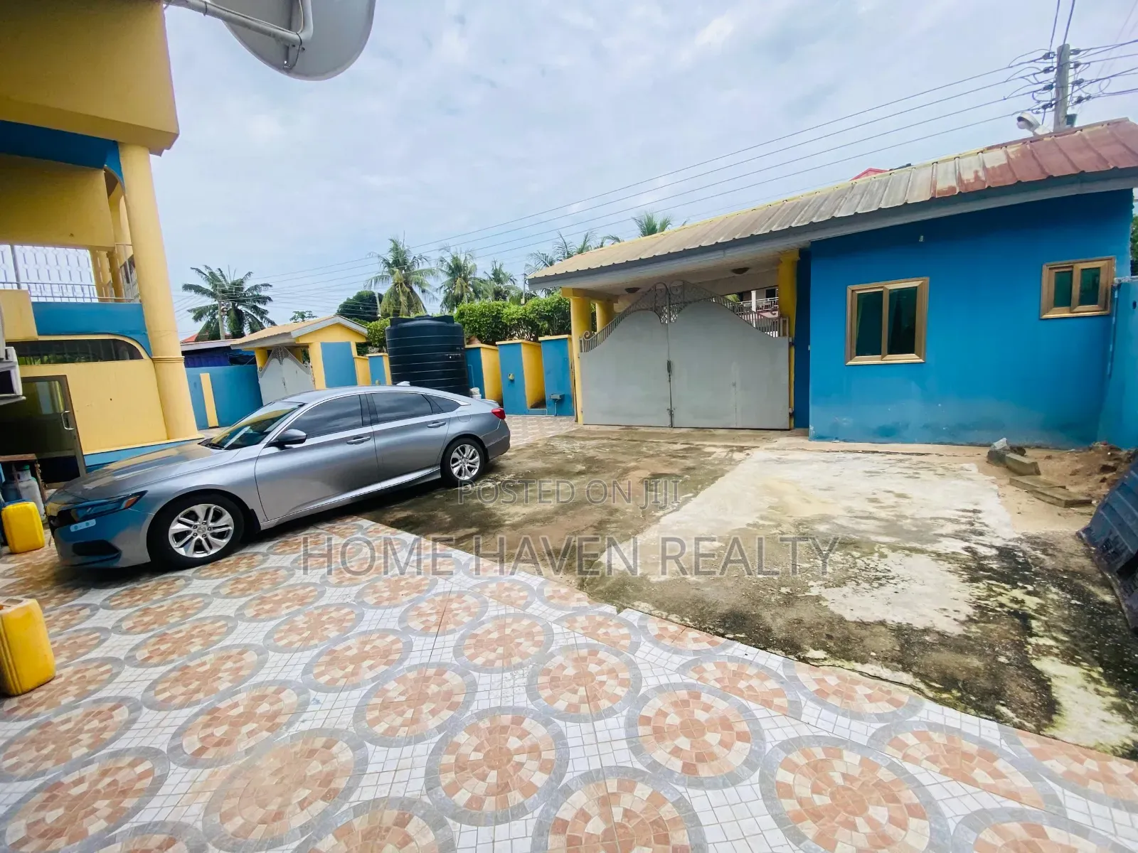 16bdrm Apartment in Westland, Police Station for sale