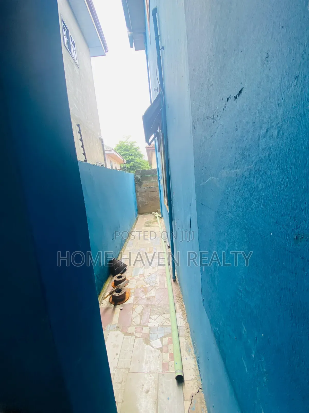 16bdrm Apartment in Westland, Police Station for sale
