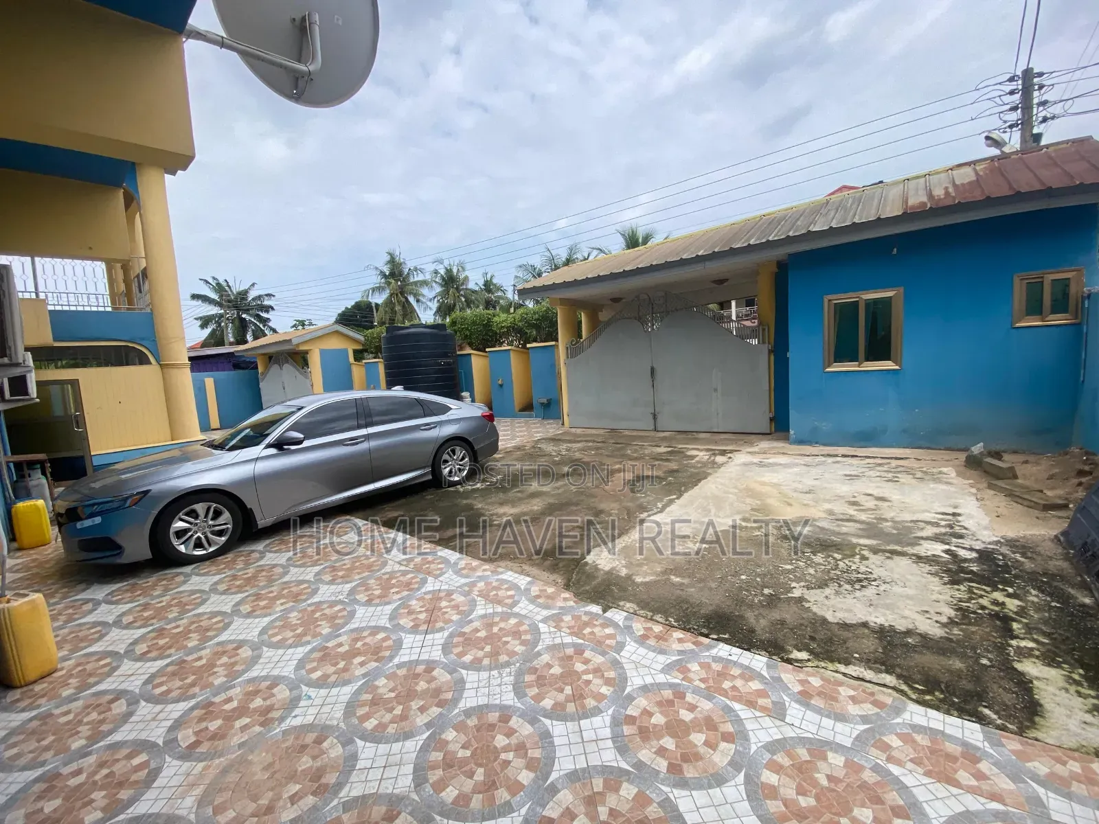 16bdrm Apartment in Westland, Police Station for sale